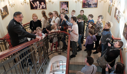 Закулисье. Читаем вслух