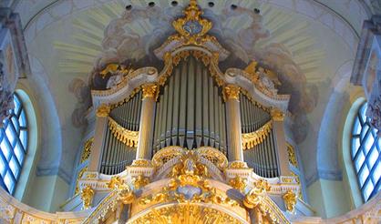 Старинный орган Англиканского собора при свечах. Великие органные традиции: Бах и Мендельсон