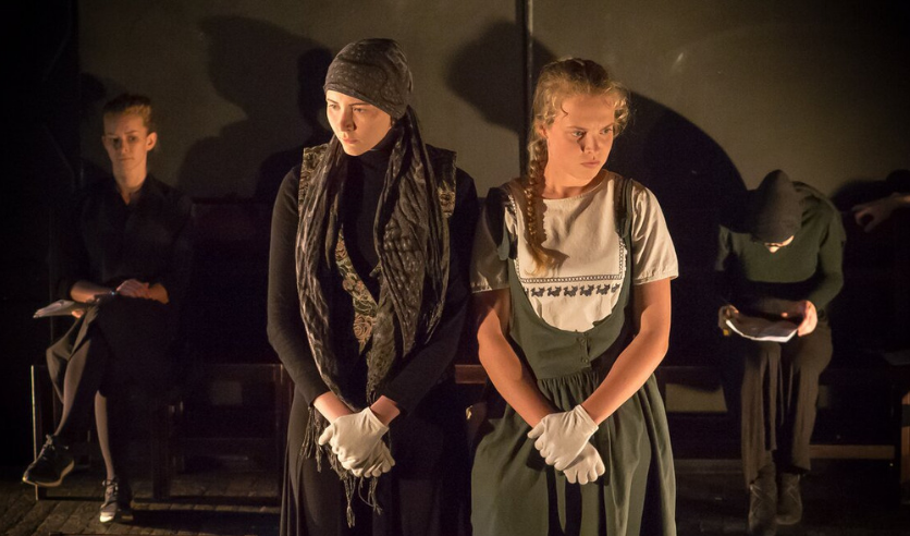 Мещане попытка прочтения. Мещане попытка прочтения. Мещане попытка прочтения рекламка. Мещане попытка прочтения. Мещане попытка прочтения.