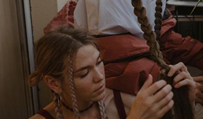 Лолита Кокс. При участии Кирилла Коучева