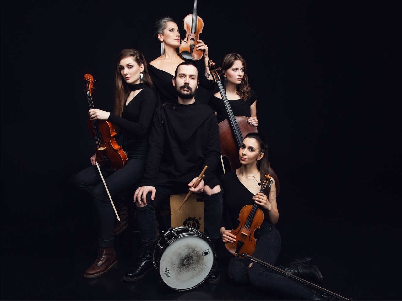 Atomic cellos санкт петербург. Группа apocalyptica. Ансамбль atomic cellos. Atomic cellos эрмитажный театр. Atomic cellos санкт петербург.