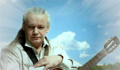 Певец-сказитель Олег Атаманов