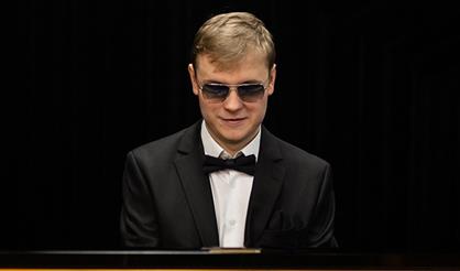 Олег Аккуратов