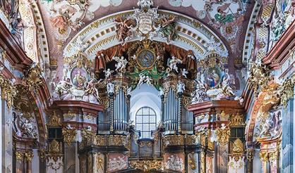 Старинный орган Англиканского собора при свечах. Органные шедевры