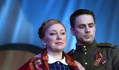 Поклонимся великим тем годам