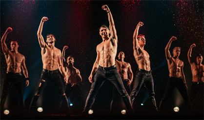 Шоу под дождем III. Только для женщин