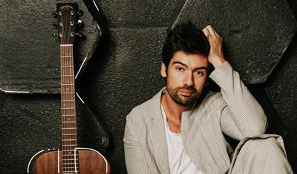 Антон Лаврентьев. Музыкально-поэтическое шоу в тропиках