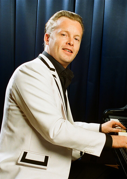 Денис Мажуков (фортепиано) и его бэнд