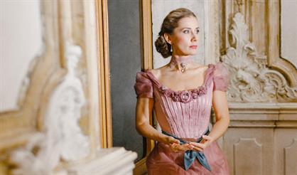 Розовое платье