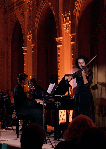 Магия музыки в особняке: шедевры кино и классики