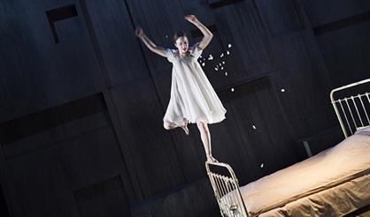 «Тайгер Лиллиз» играют «Гамлета»