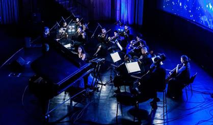 Вселенная неоклассики. Оркестр с роялем при свечах