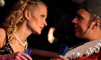 Тот, кто получает пощечины