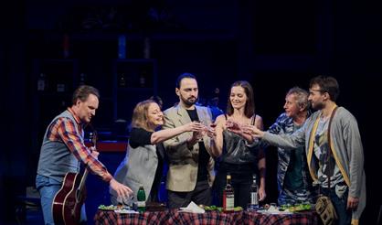 У перекрестка