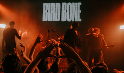 Bird Bone, holdkjeft