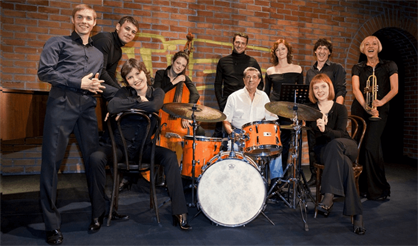 А Вам не хотится ль под ручку пройтиться?..