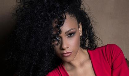 Besame Mucho. Илиана Санчес (вокал) и джаз-бэнд