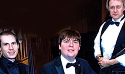 Мужчины играют джаз