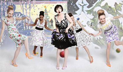 Голубой огонек по-французски на крыше. Mila Raketa & Re-Noir