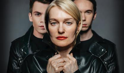 Это все она