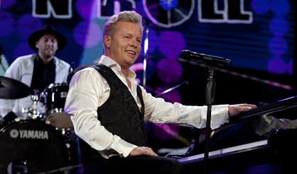 Денис Мажуков. "Влюбленный в рок-н-ролл"