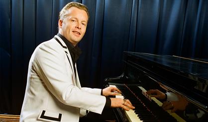 Денис Мажуков (фортепиано) и его бэнд