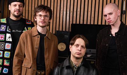 Твоё далеко. Ближе, чем кажется