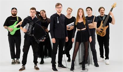 Стихи на окнах подъезда № 8