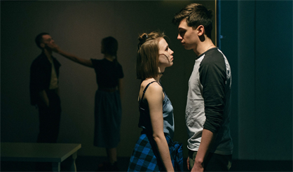 Девушки в любви