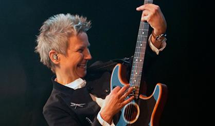 Сурганова и Оркестр. Тёплый весенний концерт