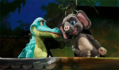 Любопытный слоненок