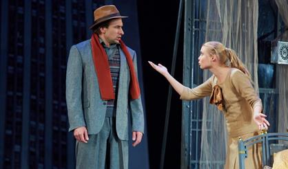 Двое на качелях