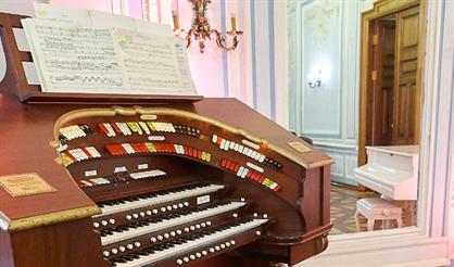 Театральный орган в усадьбе. От Вивальди… Орган, гитары, саксофон