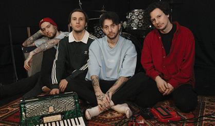 Молодость внутри. День 1: Электрический балаган