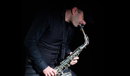 J.SEVEN. Саксофон