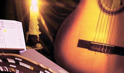 Театральный орган в усадьбе. Романтический вечер при свечах с гитарой и органом